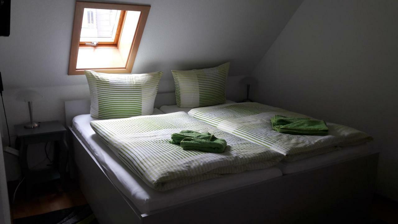 Zum Kleinen Riesen Apartment Ерфурт Екстериор снимка
